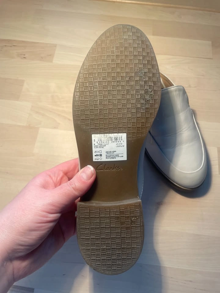 US 6.5, Clarks Trish Plant mules in ivory leather. - photo 3