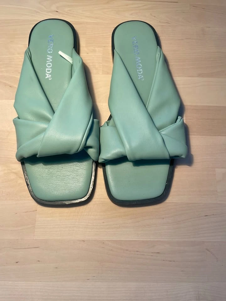 US 7 Vero Moda twist square toe flat sandals mint green