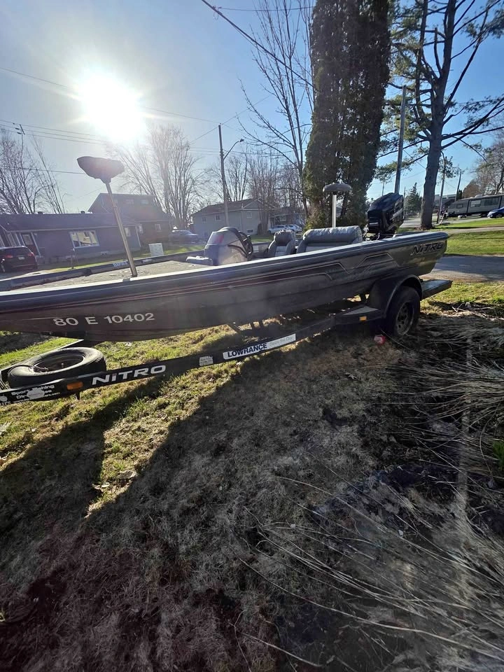 1996 Nitro Savage 884 19' Bass Fishing Boat