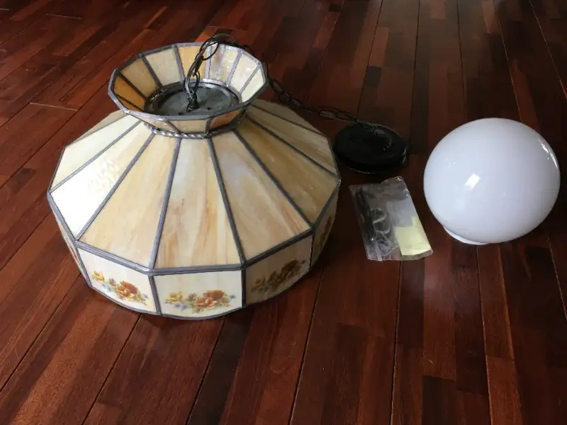 Stained Glass Tiffany Lamp - photo 2