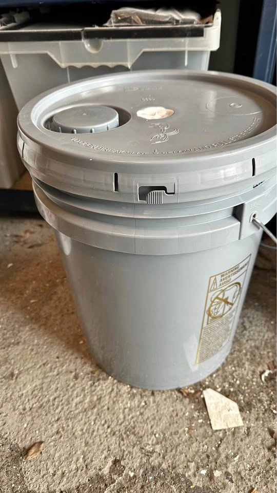 Paint New Full Pail Latex Flat White