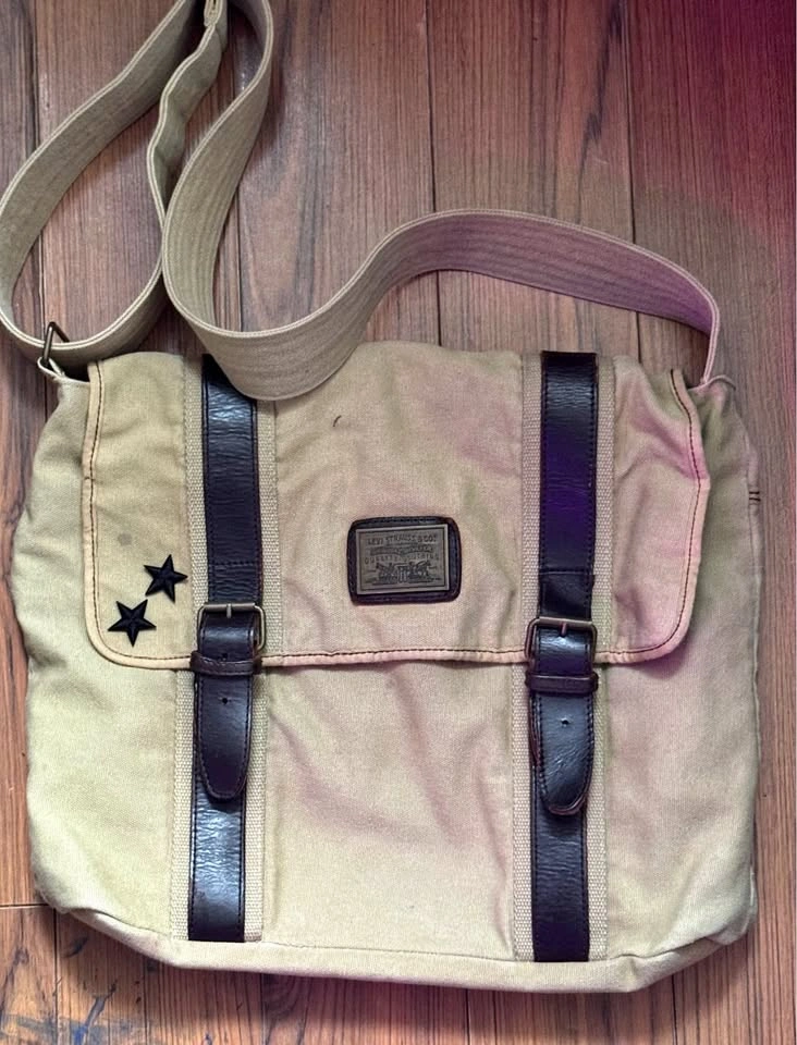 Levi’s Vintage Messenger Bag