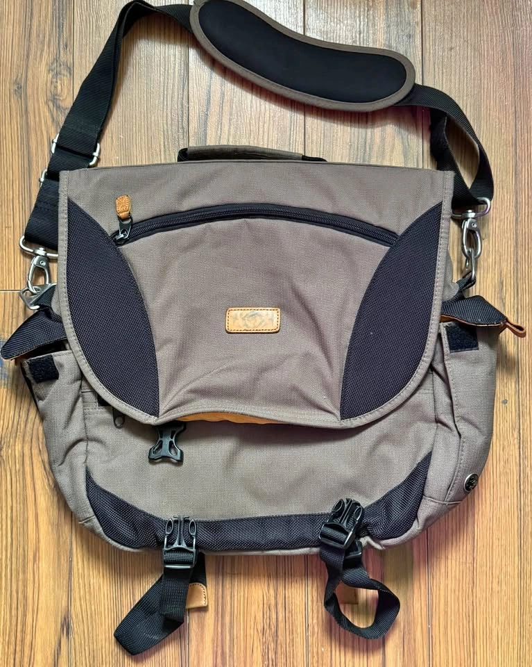 Lewis and Clark messenger bag convertible to backpack