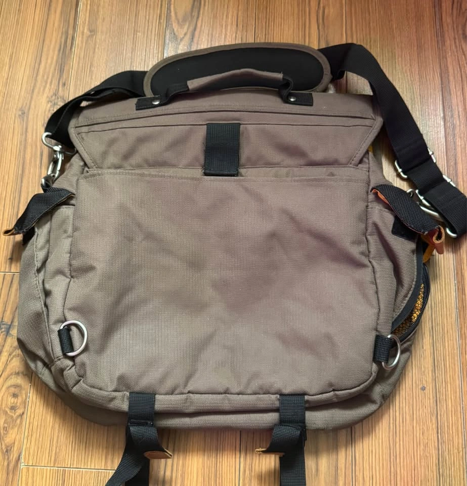 Lewis and Clark messenger bag convertible to backpack - photo 2