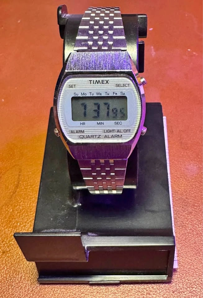 Vintage 80s Timex Quartz Alarm Digital Watch