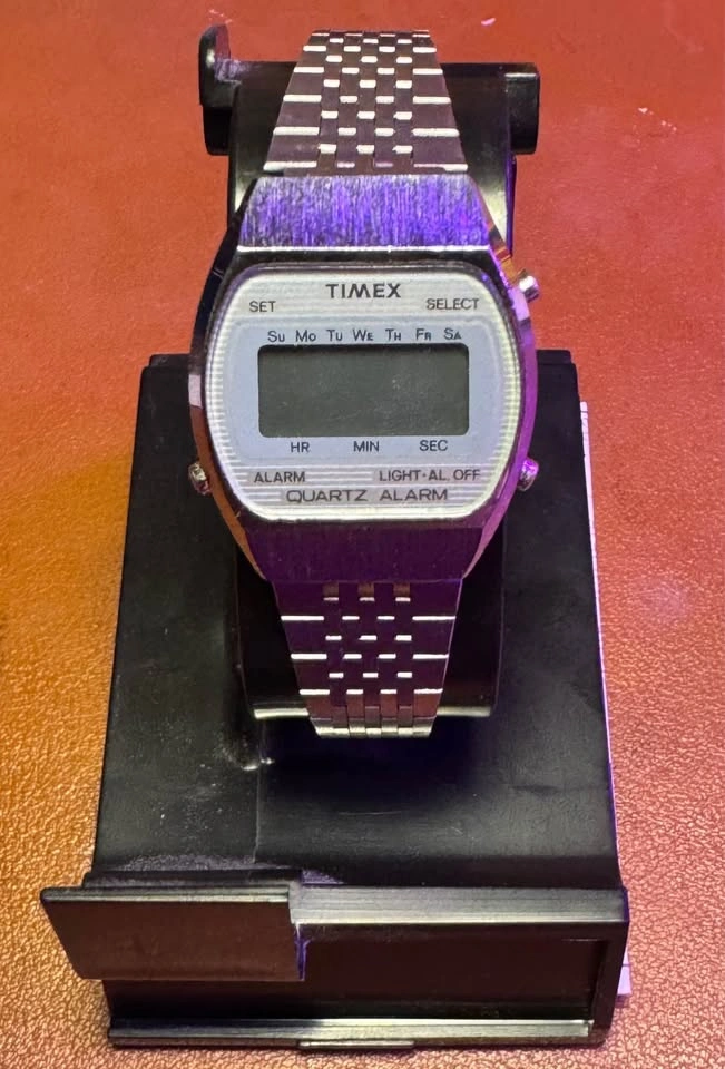Vintage 80s Timex Quartz Alarm Digital Watch - photo 2