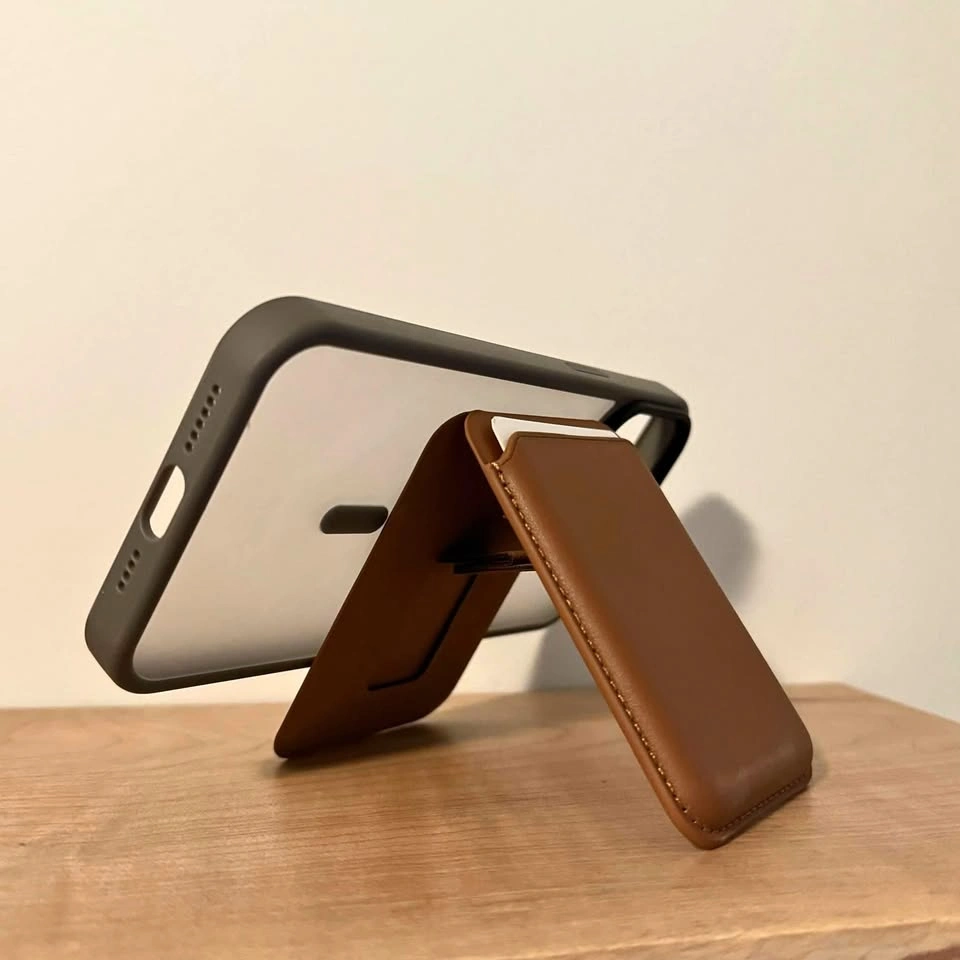 MagSafe Wallet and Stand