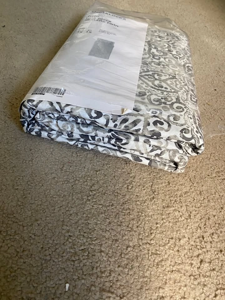 Ikea Twin Bedsheets - photo 2