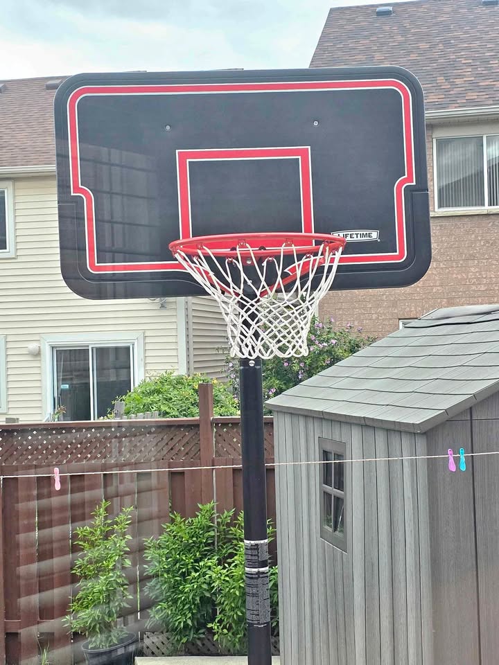 Basketball hoop