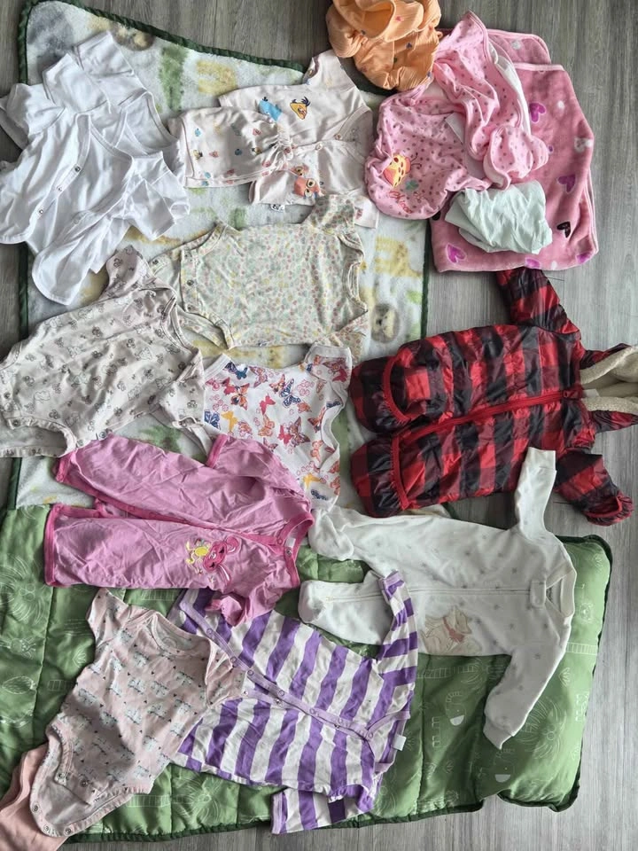 Huge Baby Girl Clothing Lot – Newborn to 6M - photo 5