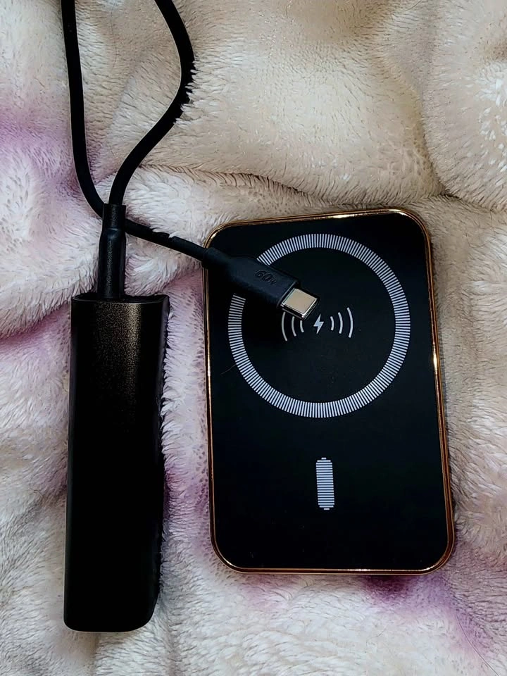 Mophie Cylinder Powerbank (5000 mah) + Wireless Charger - photo 4