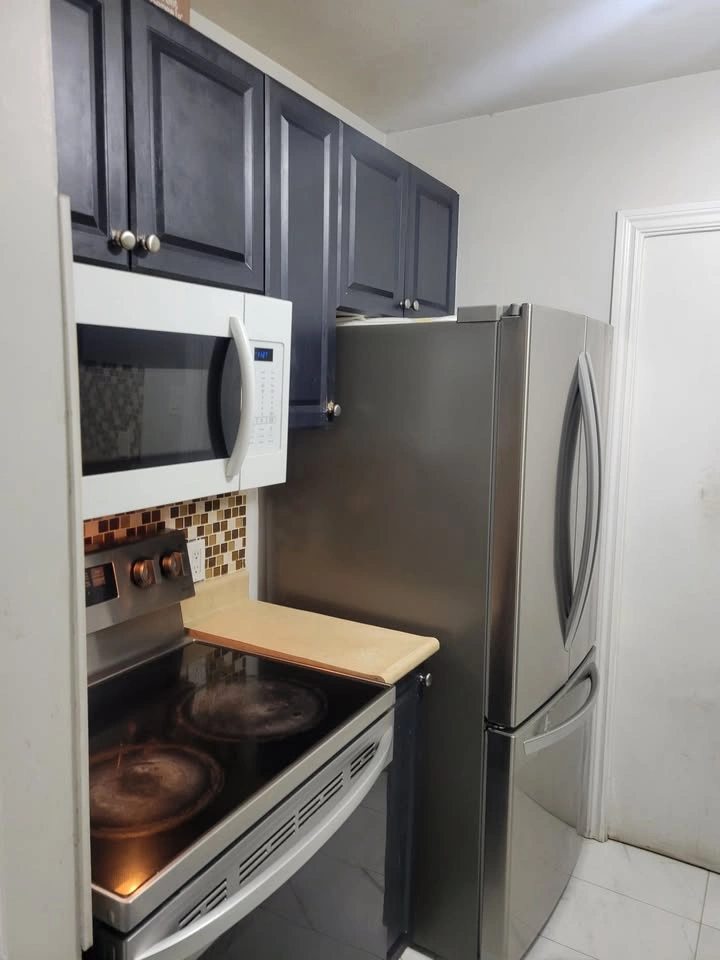 3 Beds 1 Bath Townhouse - photo 2