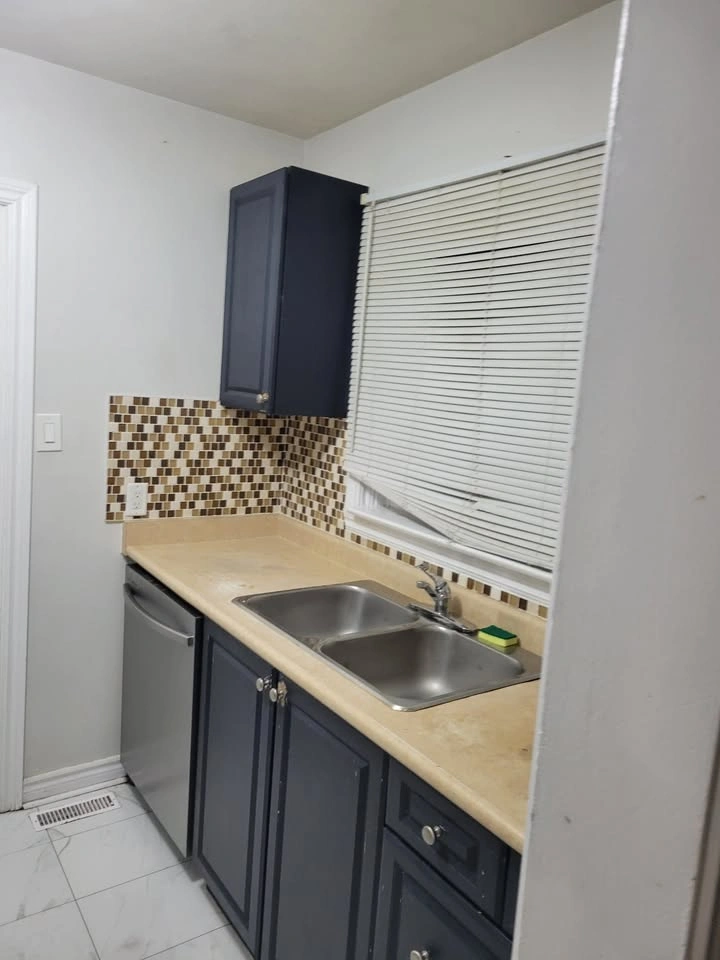 3 Beds 1 Bath Townhouse - photo 3