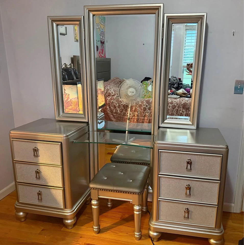 Full Size 6 Drawer Bobs Furniture Vanity with Chair