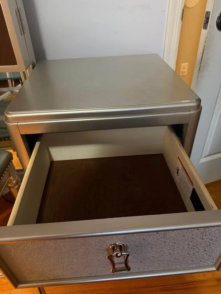 Full Size 6 Drawer Bobs Furniture Vanity with Chair - photo 3