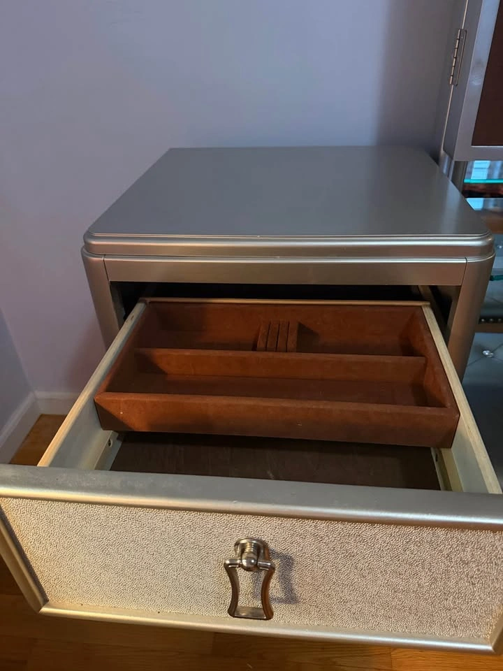Full Size 6 Drawer Bobs Furniture Vanity with Chair - photo 4