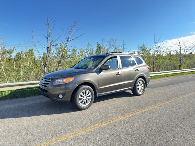 2012 Hyundai Santa Fe 2.4 AWD SUV - Ready to Go! - photo 5