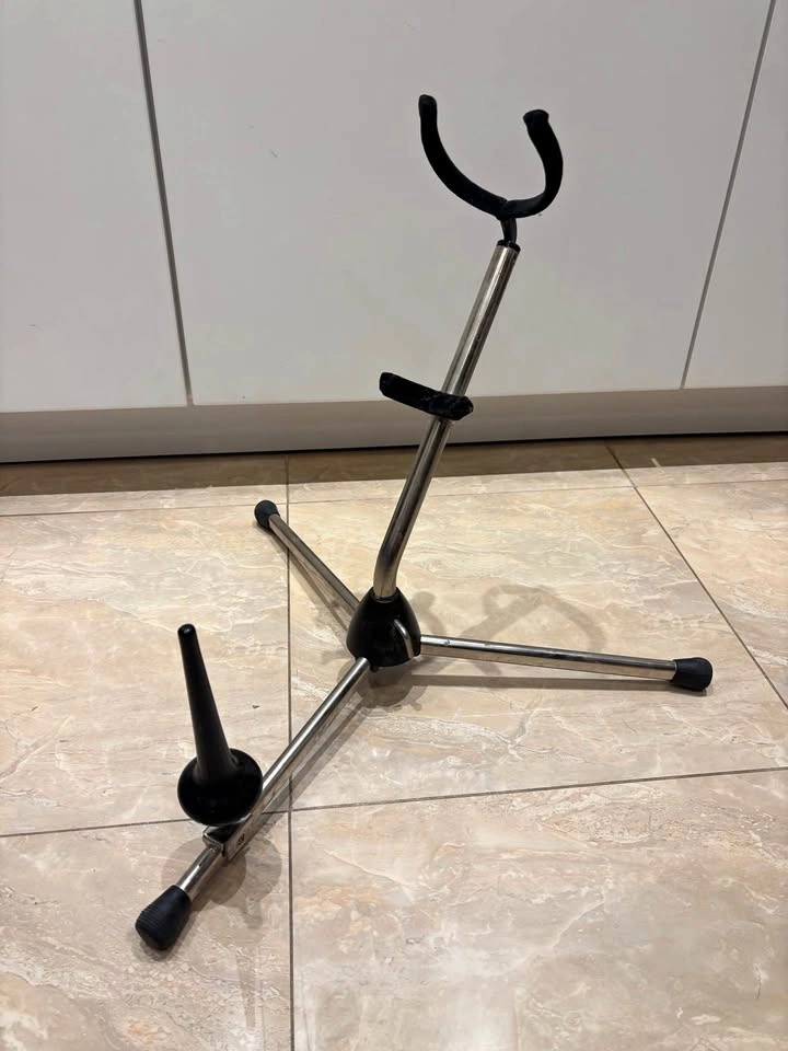 K&M Saxophone Stand