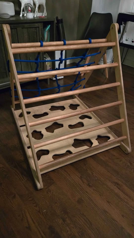 Good condition kids pikler Climbing triangle