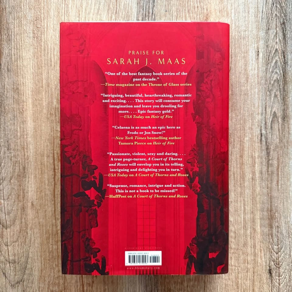 Hardcover Crescent City #1 House of Earth and Blood Sarah J. Maa - photo 3