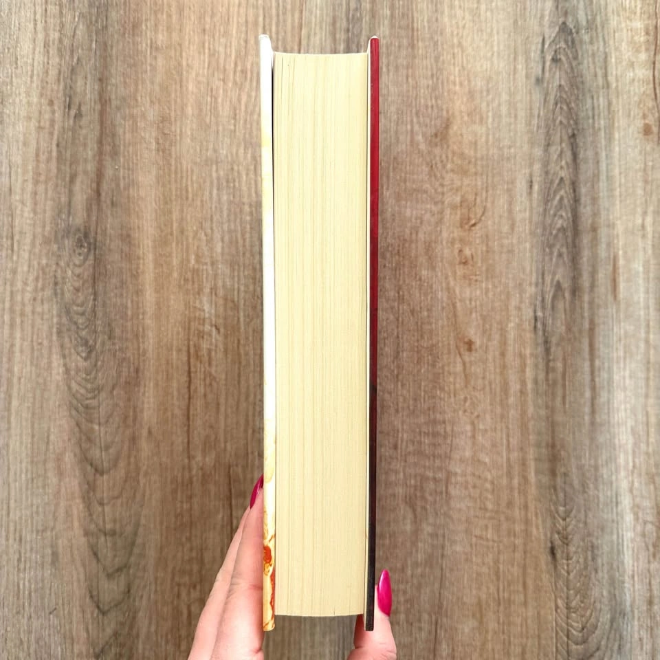 Hardcover Crescent City #1 House of Earth and Blood Sarah J. Maa - photo 4