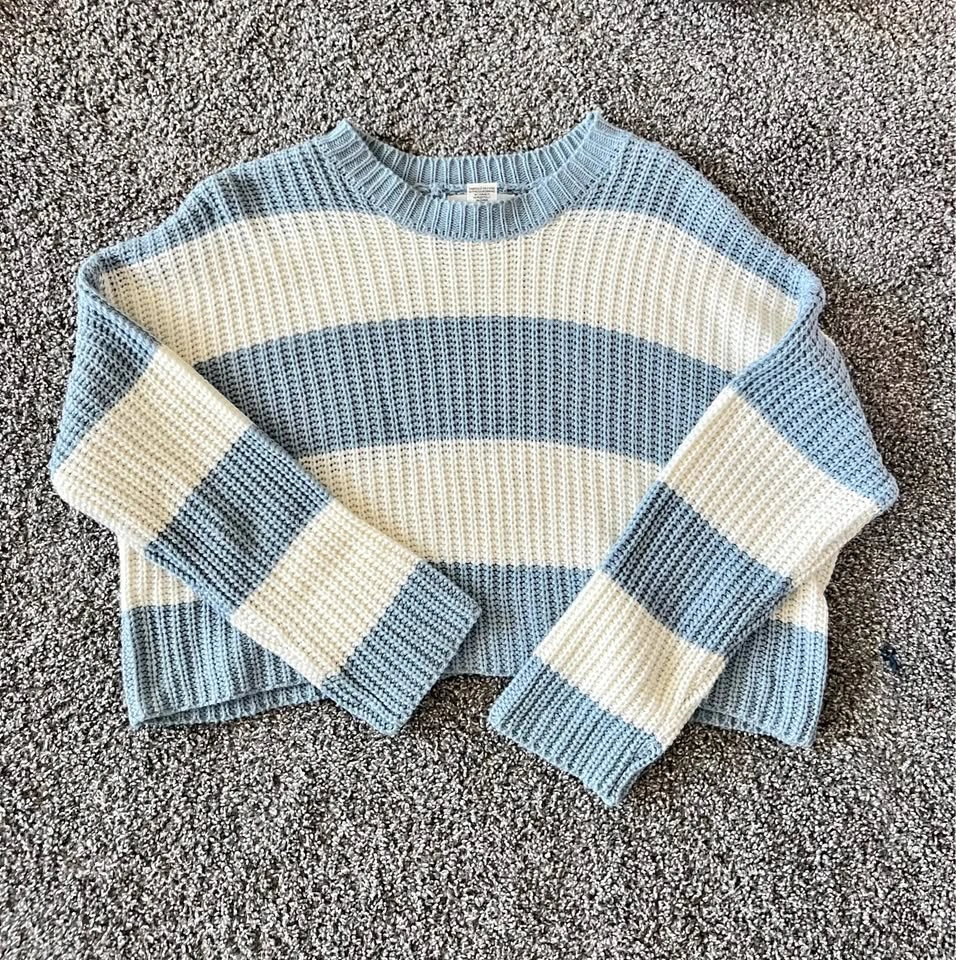 Jessica Simpson Sweater - Size Small
