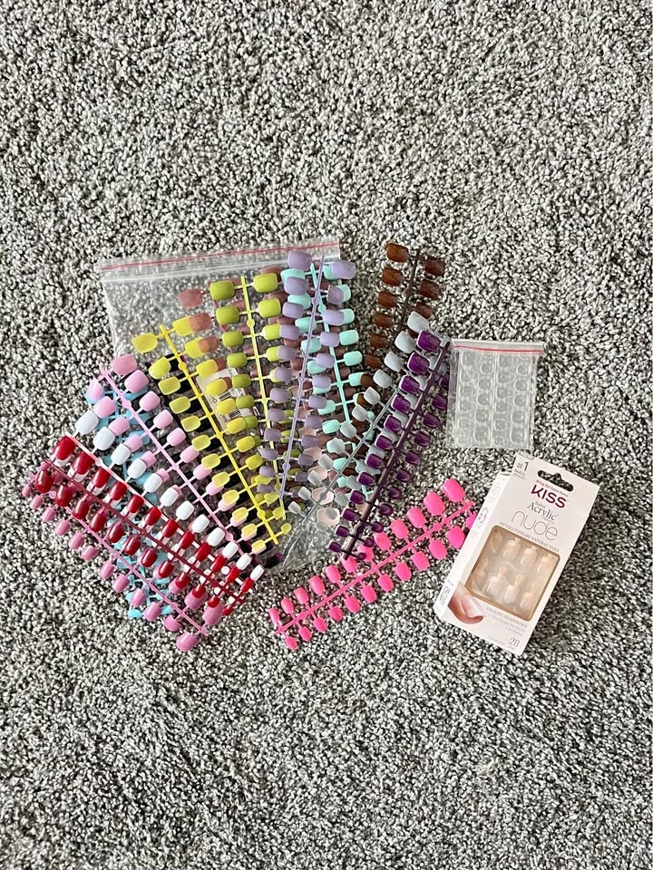 2 Packs of Fake Nails
