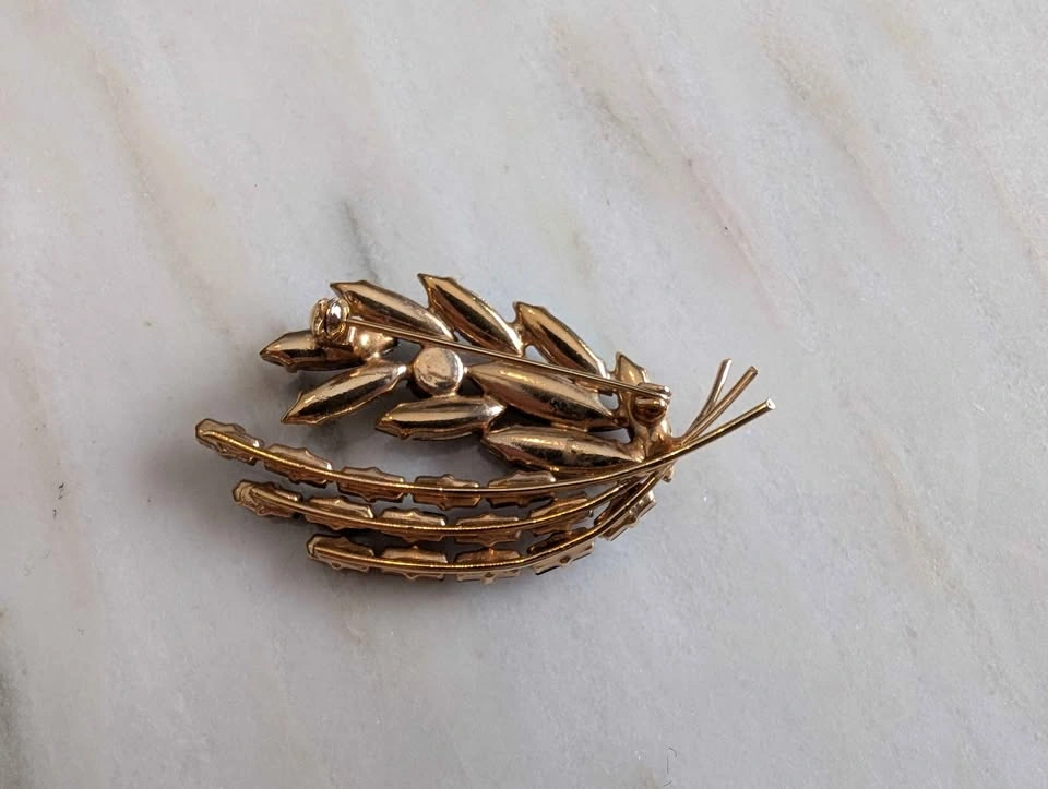 Mid Century Aurora Borealis Crystal Brooche - photo 2