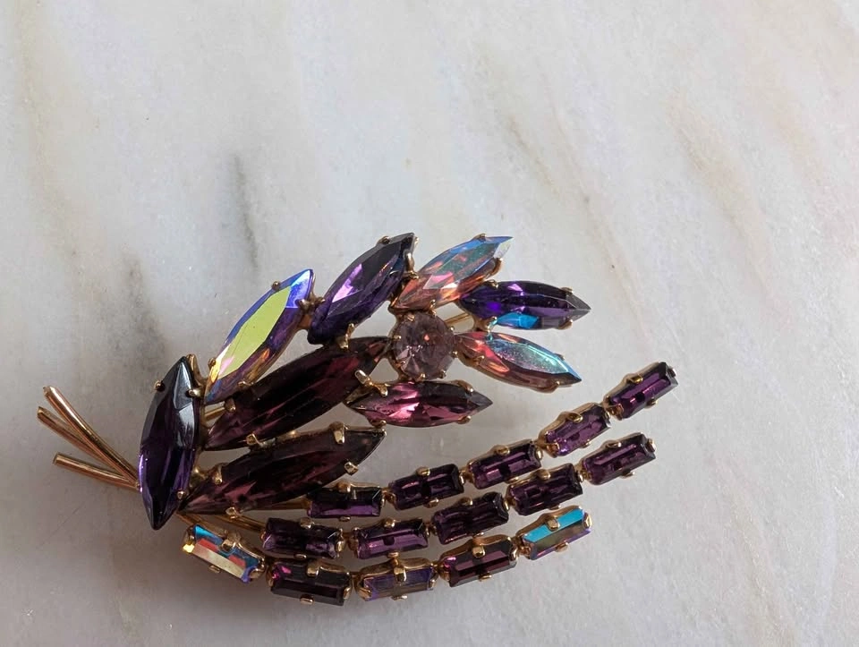 Mid Century Aurora Borealis Crystal Brooche - photo 3