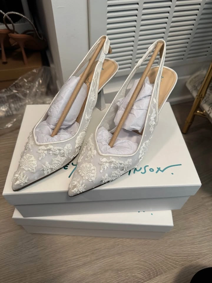 Bridal Heels Size 8.5 (Brand New in box) - photo 3