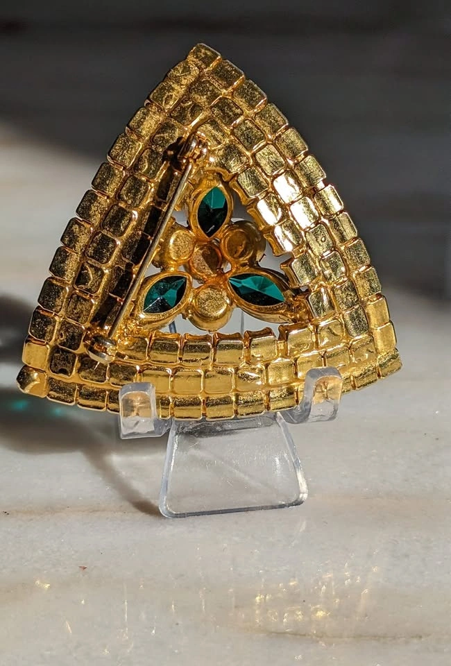 VTG Juliana D & E Green Jewelled Triangle Crystal Brooch - photo 2