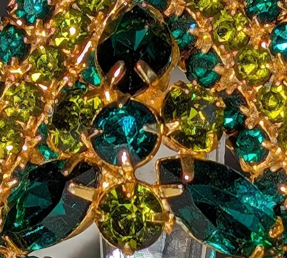 VTG Juliana D & E Green Jewelled Triangle Crystal Brooch - photo 3