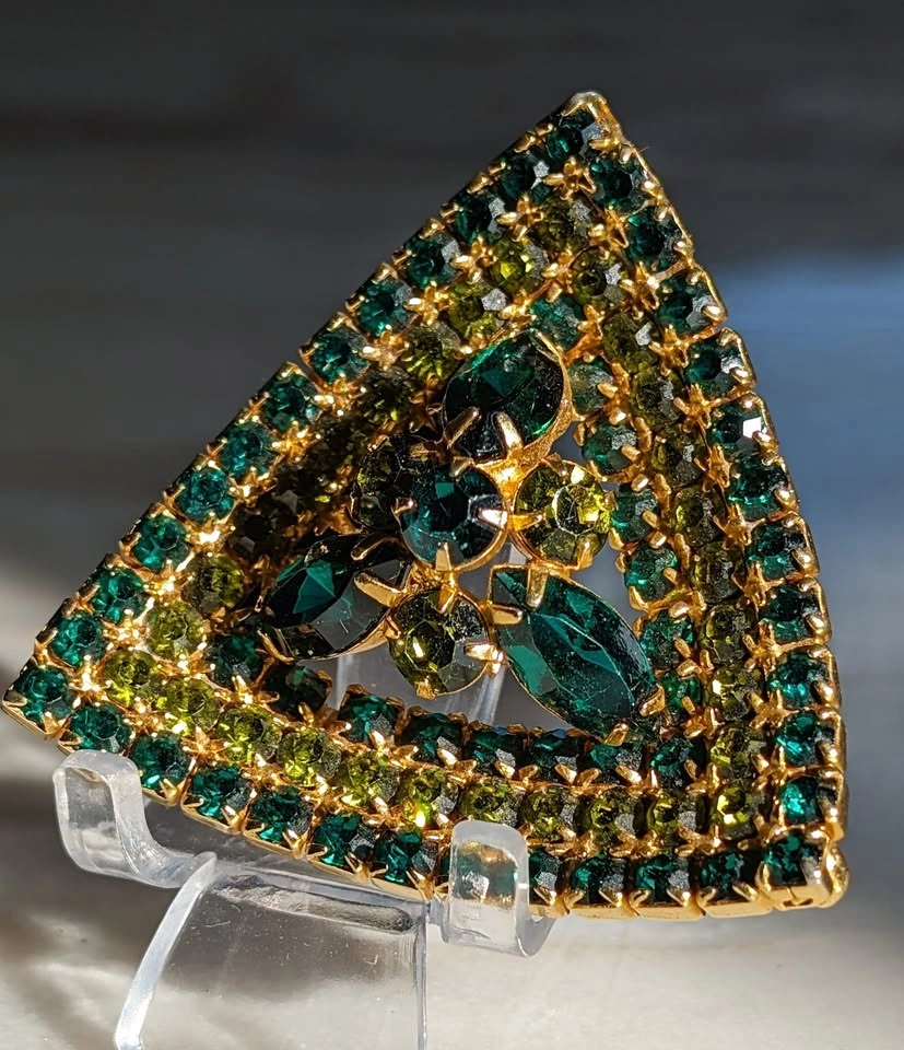 VTG Juliana D & E Green Jewelled Triangle Crystal Brooch - photo 4