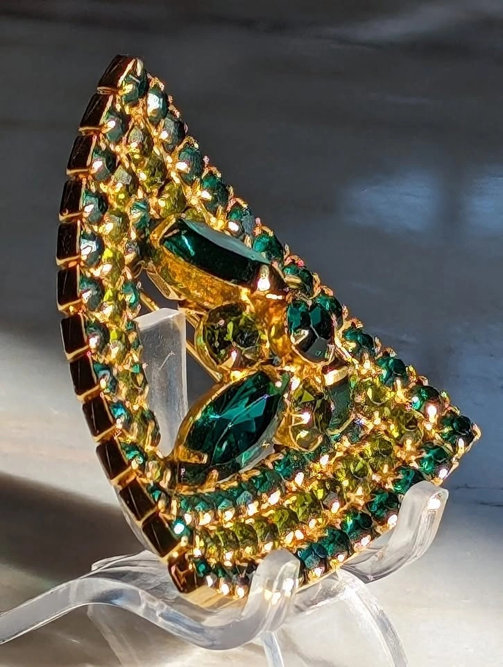 VTG Juliana D & E Green Jewelled Triangle Crystal Brooch - photo 5
