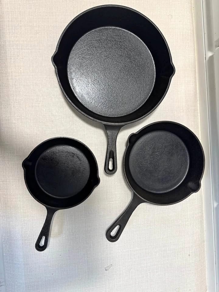 Set of 3 Cast Iron Skillets