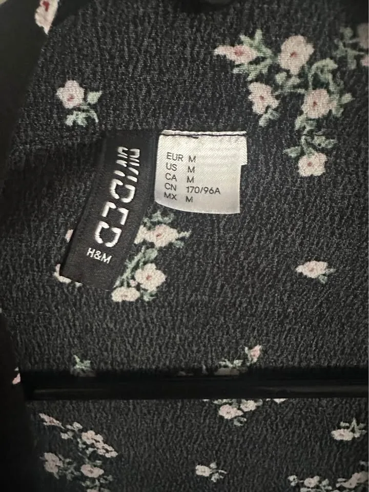 Women’s Lightweight Floral Cardigan image indicator(3)