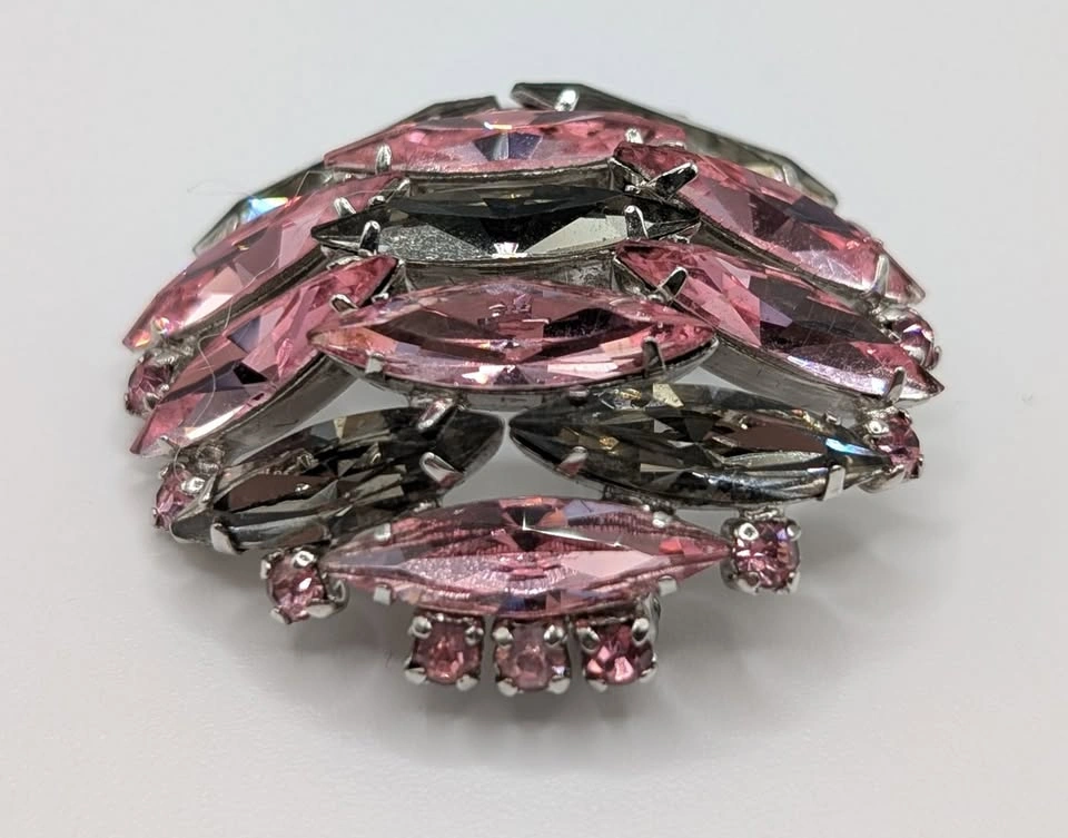 Pink & Grey VTG Crystal Brooch, Hallmarked Sherman - photo 2