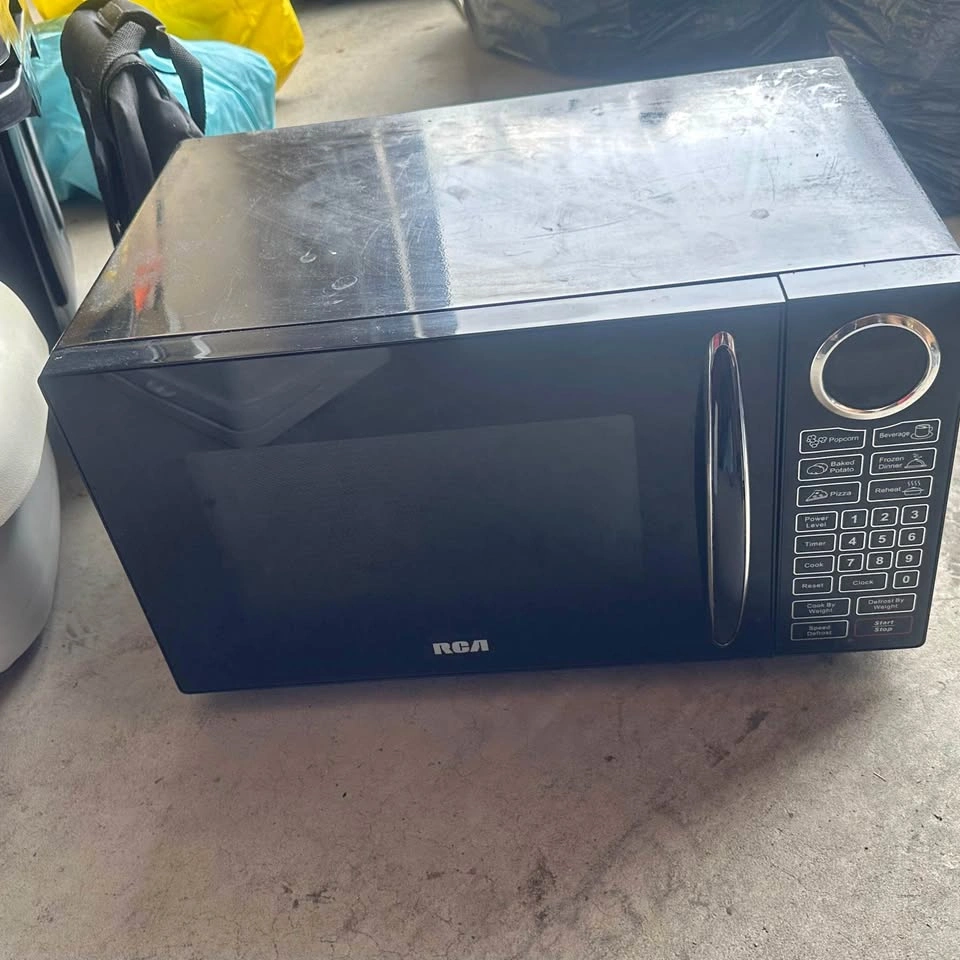 RCA Microwave Oven – Good Condition