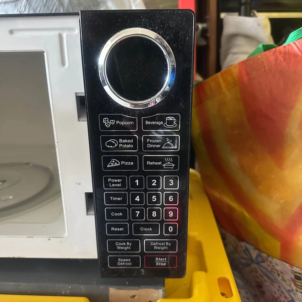 RCA Microwave Oven – Good Condition - photo 4