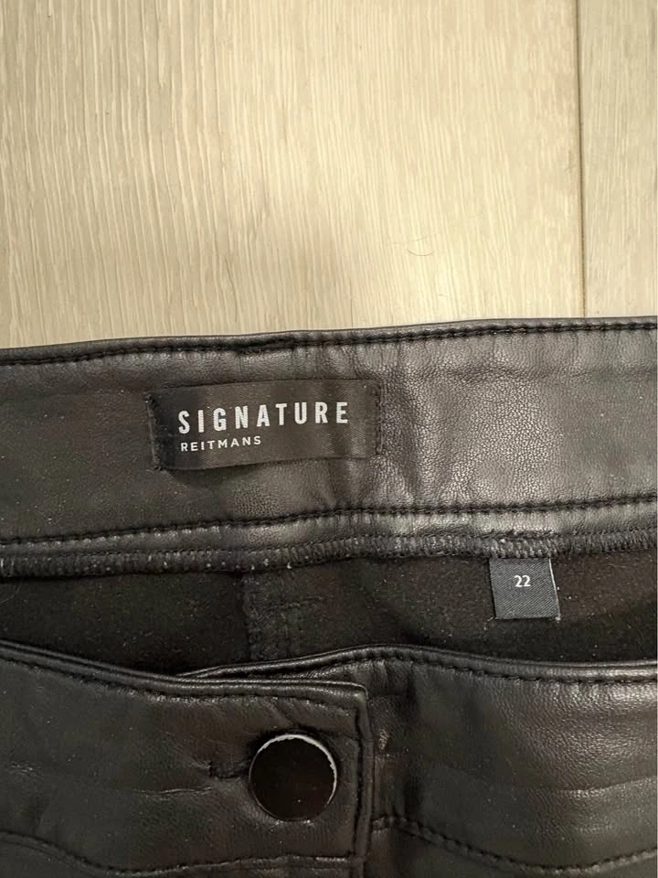 Reitmans Size 22 Faux Leather Pants - photo 2