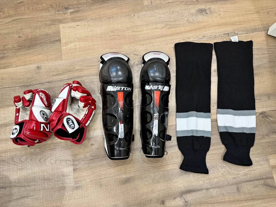 Hockey Equipment Easton Shin Guards Gloves Socks