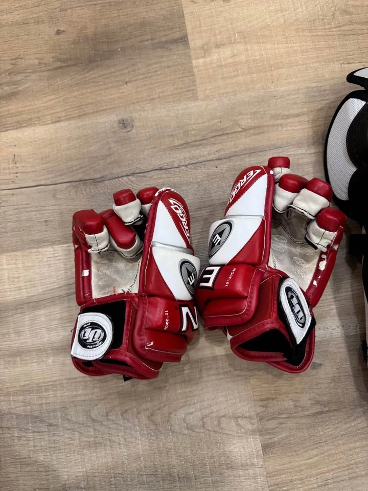 Hockey Equipment Easton Shin Guards Gloves Socks - photo 2