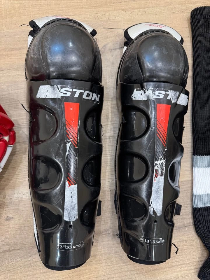Hockey Equipment Easton Shin Guards Gloves Socks - photo 3