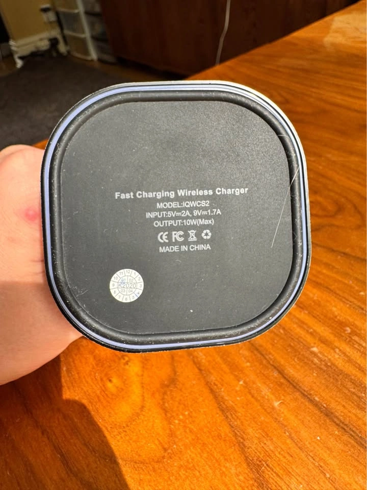 iQ Fast wireless charger stand - photo 2