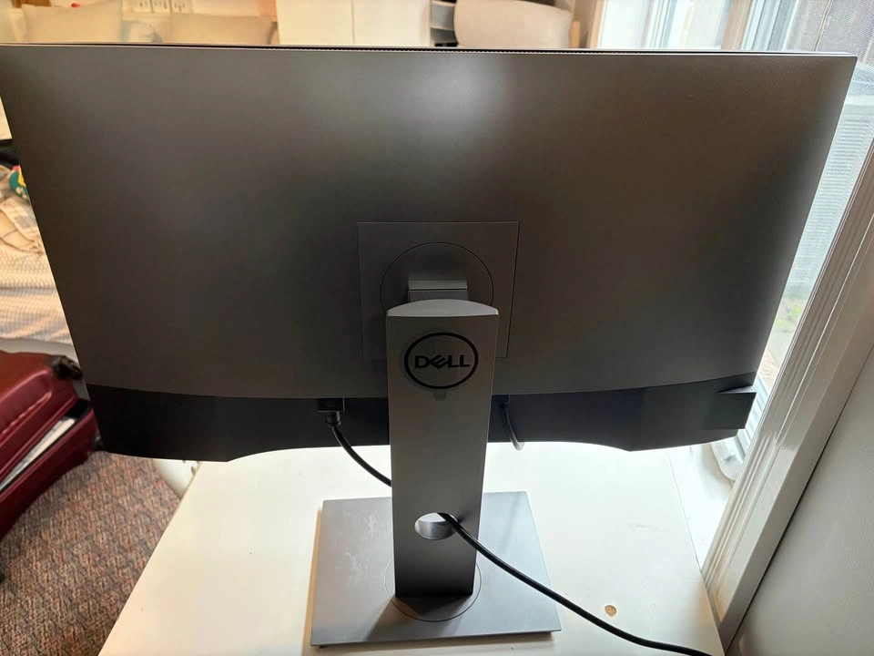 DELL 27IN ULTRASHARP 4K USB-C U2720Q Monitor - photo 2