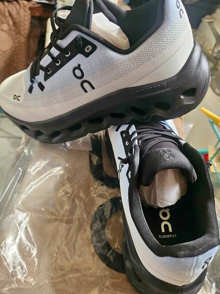 On Cloudtilt White Black Running Shoes US M7