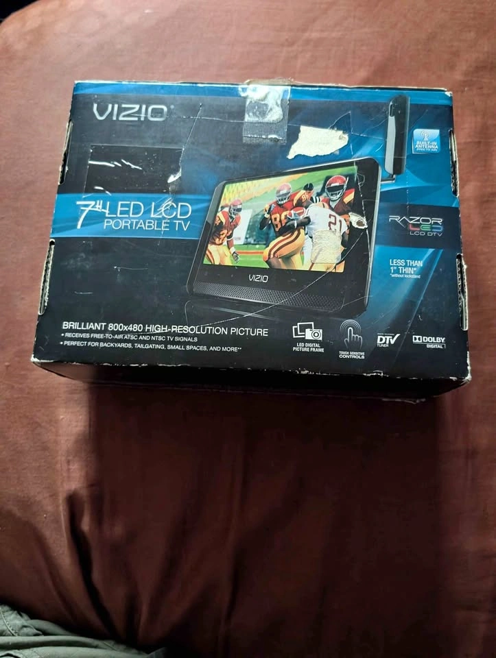 Vizio Portable TV 7in with Remote