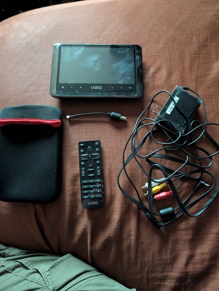 Vizio Portable TV 7in with Remote - photo 2