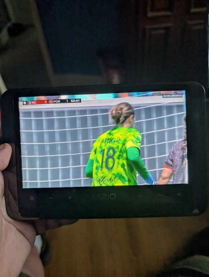 Vizio Portable TV 7in with Remote - photo 3