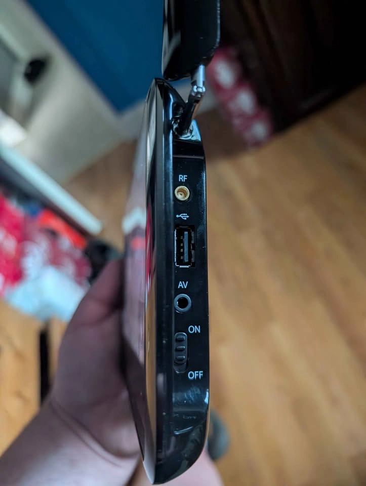 Vizio Portable TV 7in with Remote - photo 4